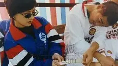 梅努哥哥亲临曼联战场，T恤标语引发热议：“梅努走，我们支持你！”