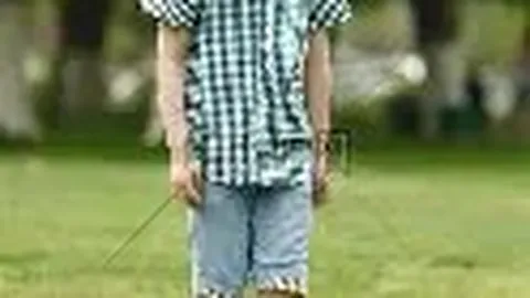 “蓝月雄狮主场出击，迎战风雨飘摇蓝军，新年首胜在望，三分荣耀即将揭晓？”